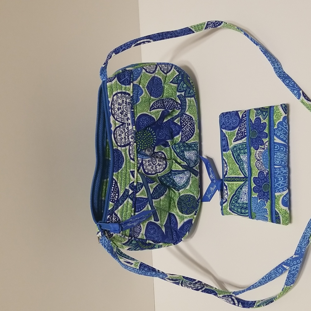 Vera Bradley Crossbody bag with coin purse beautiful green blue floral design